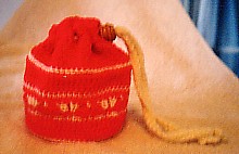 Girl's shell-stitch purse